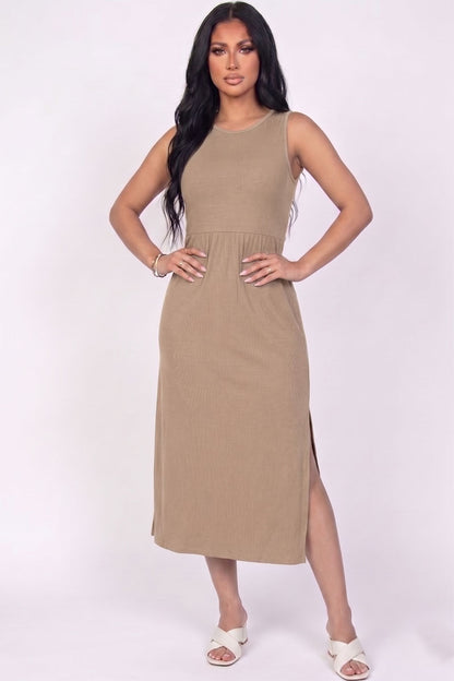 Vestido midi sin mangas con abertura lateral acanalado