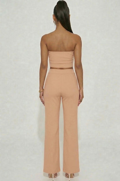 Conjunto de top con corsé sin tirantes y pantalones acampanados