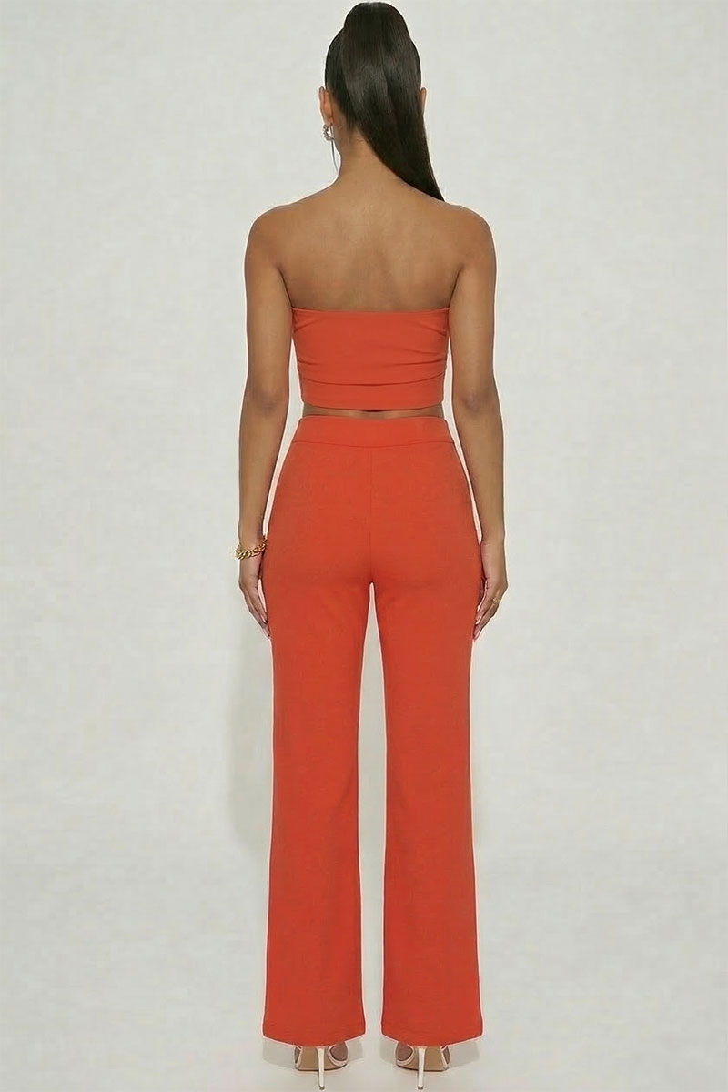 Conjunto de top con corsé sin tirantes y pantalones acampanados