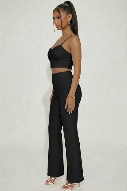 Bustier crop top y pantalones de pierna ancha con abertura frontal