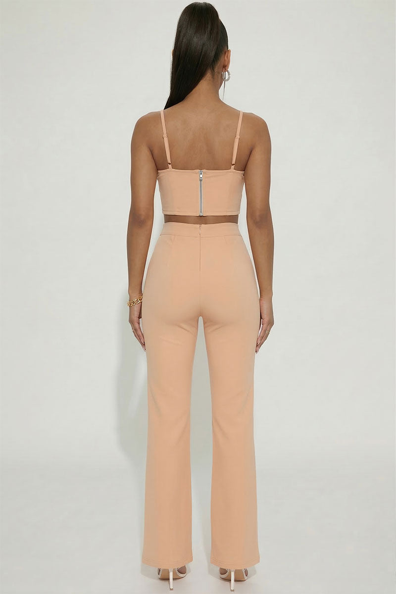 Bustier crop top y pantalones de pierna ancha con abertura frontal