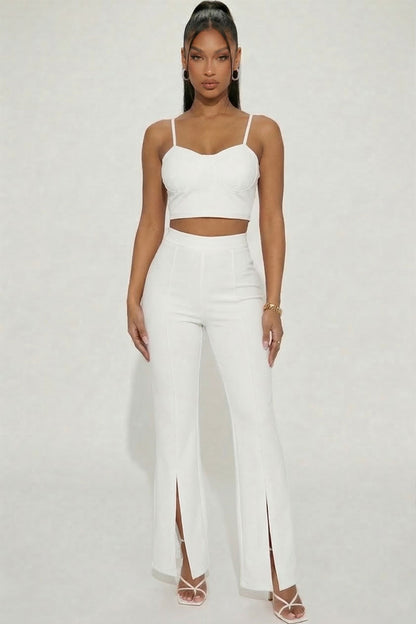 Bustier crop top y pantalones de pierna ancha con abertura frontal