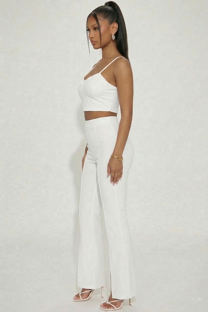 Bustier crop top y pantalones de pierna ancha con abertura frontal